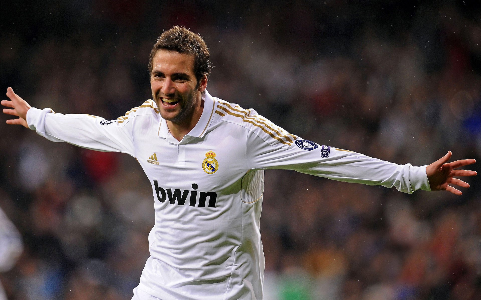 开云世界杯2026-晨雾中的利刃，迈凯伦轻取索伯，拉塞尔一骑绝尘