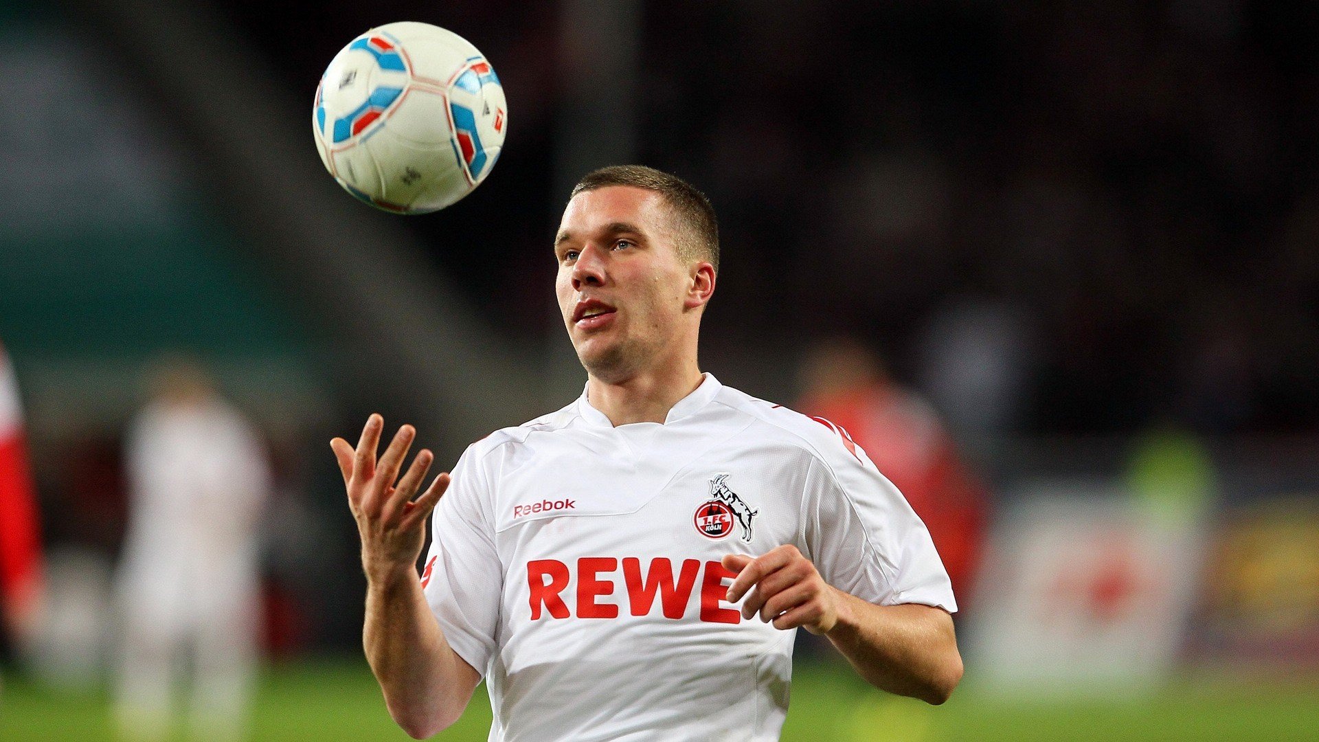 开云体育平台APP-双重惊叹夜，当红白风暴的集体胜利遇上孙兴慜的孤胆英雄诗篇