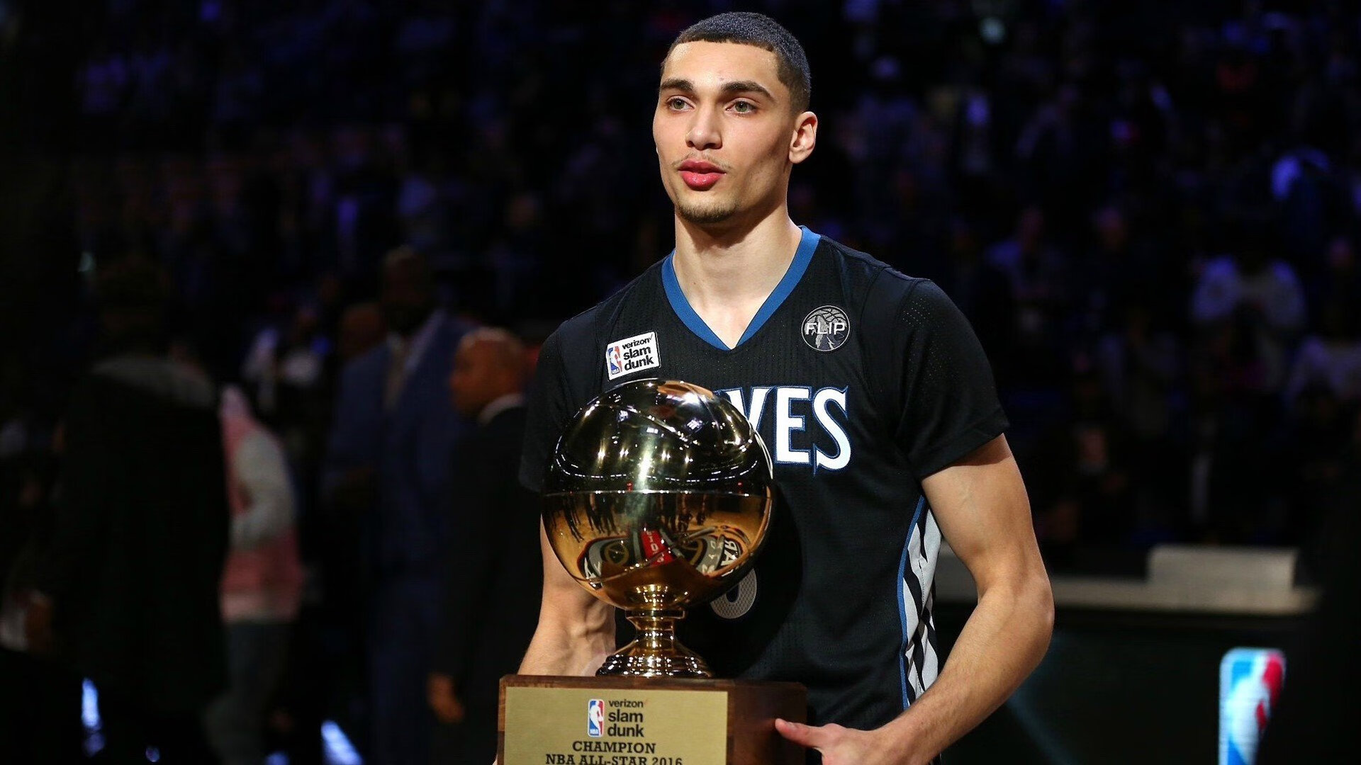 开云足球直播-欧文空砍37分!广州队128-126险胜马刺,跨界对决点燃羊城